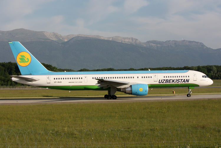 самолет Uzbekistan Airways